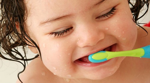 Brushing your toddlers teeth