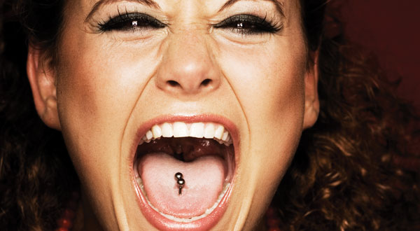 Oral piercing: what are the risks?